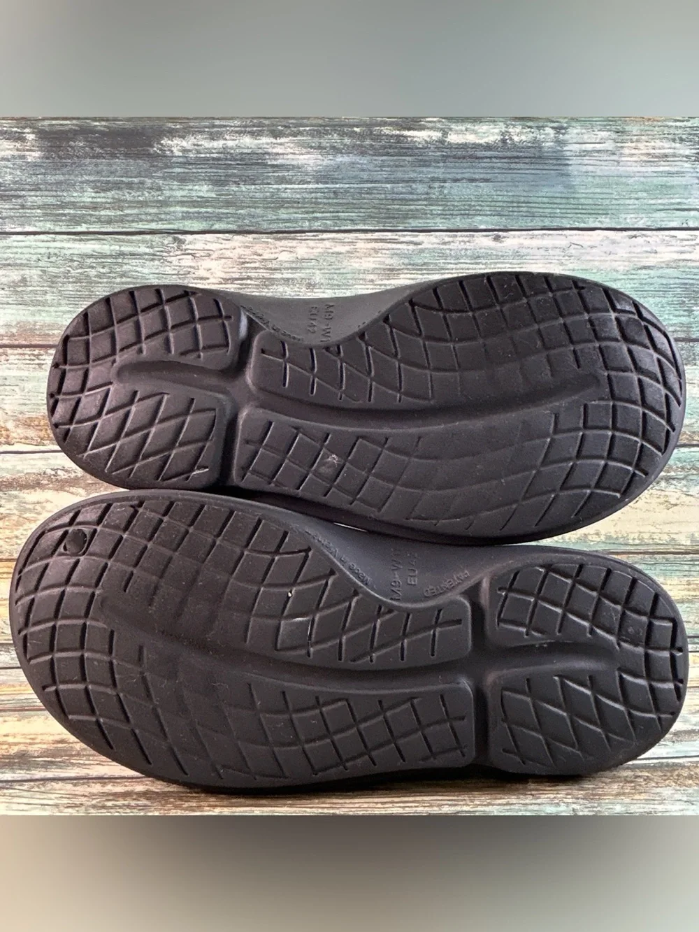 OOFOS OOcloogs Recovery Clogs Mens Size 9 Green Black Camo Print Rubber Comfort